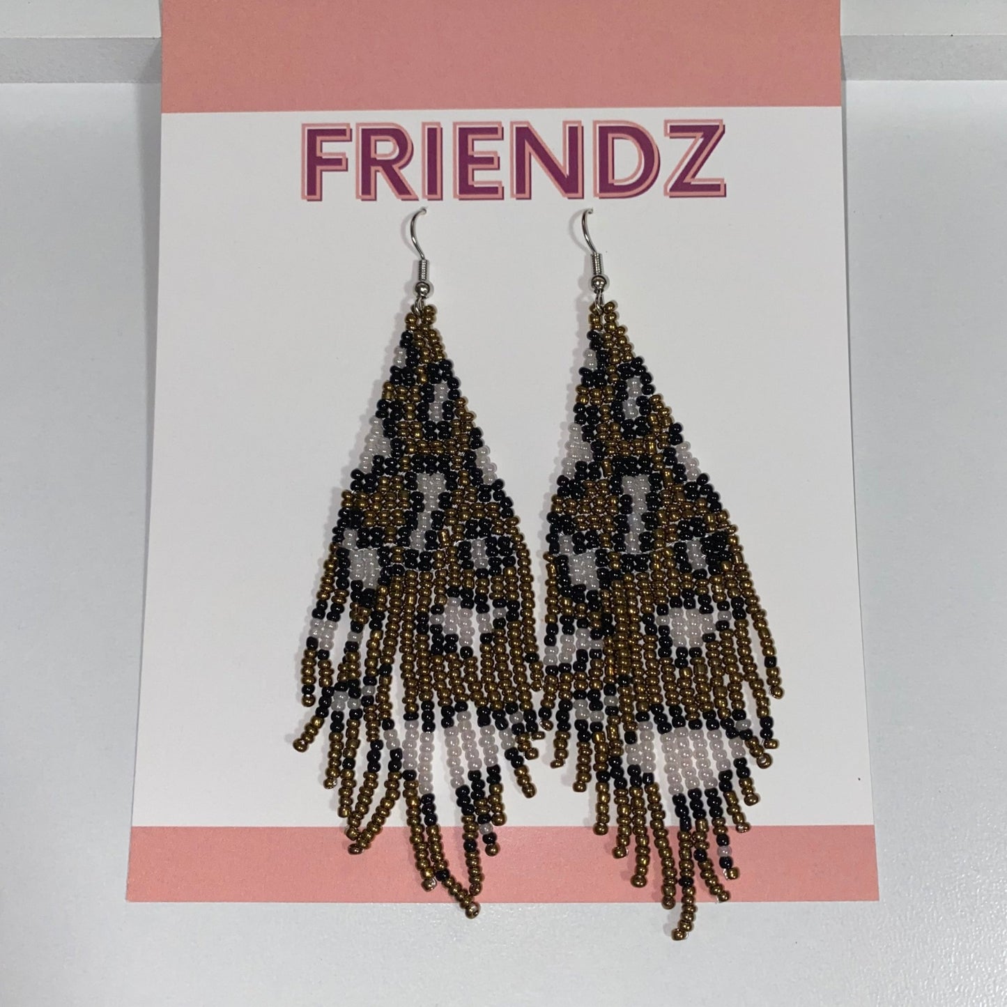 Pendientes de cuentas de semillas con borlas de leopardo
