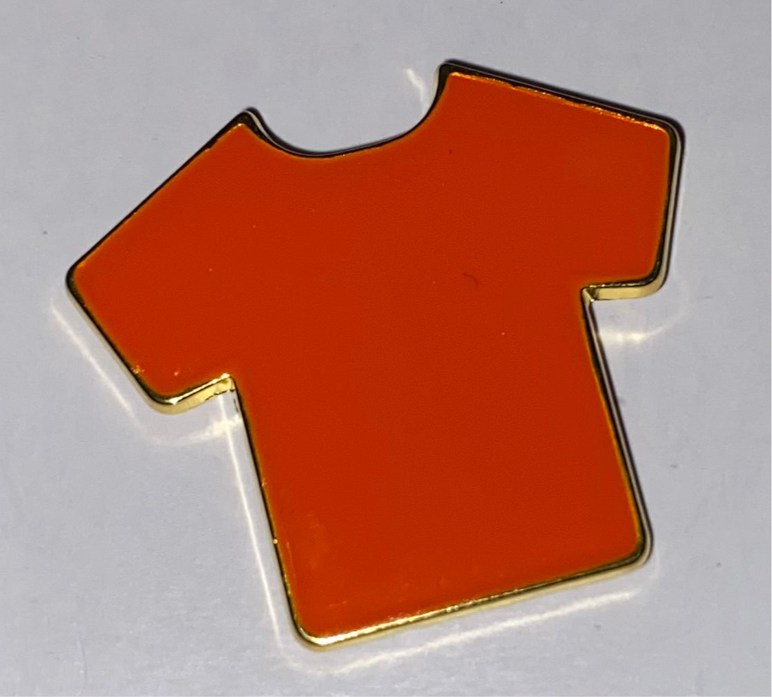 Épingle d’émail de jour de chemise orange