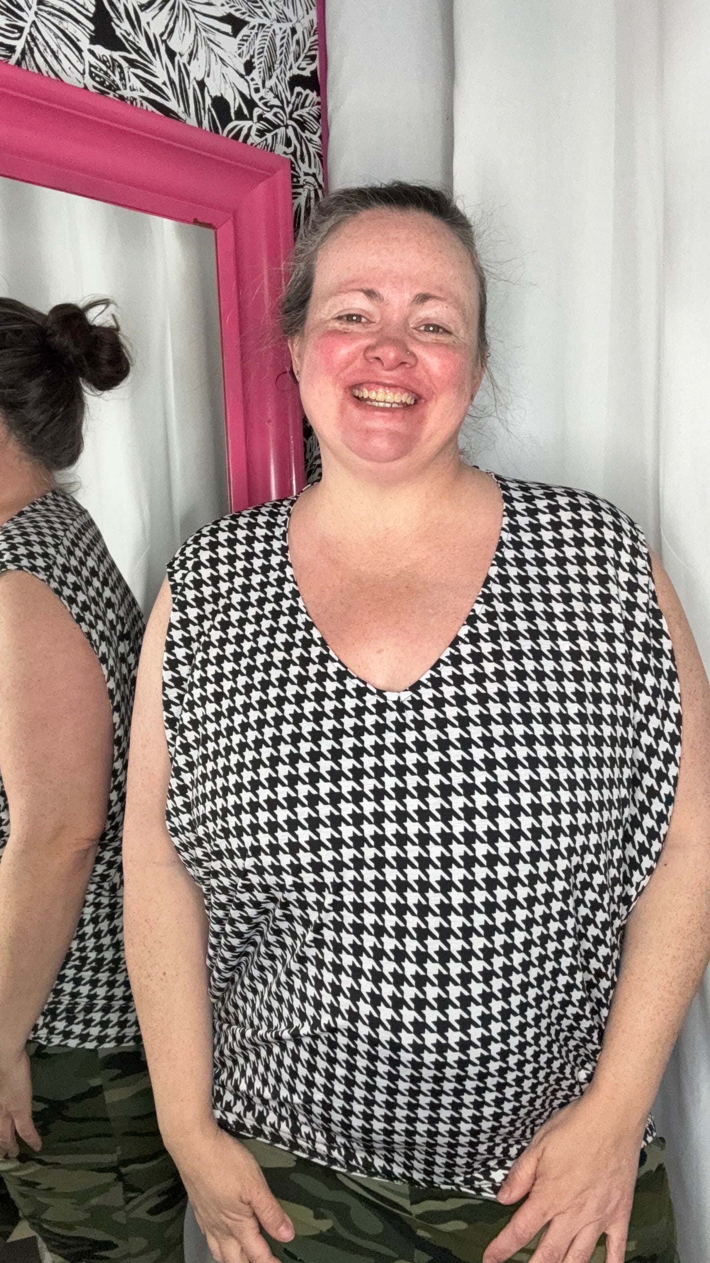 FINAL SALE NATALIE HOUNDSTOOTH SIMPLE V-NECK TANK TOP