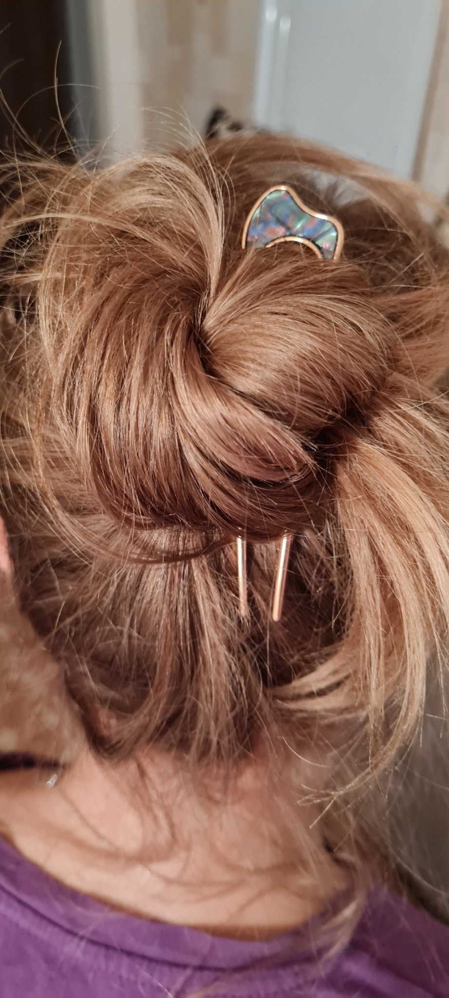 Élégante épingle à cheveux en perles de 4 pouces pour chignon décoiffé – Accents en émail ondulé et lunaire en blanc, bleu, rose