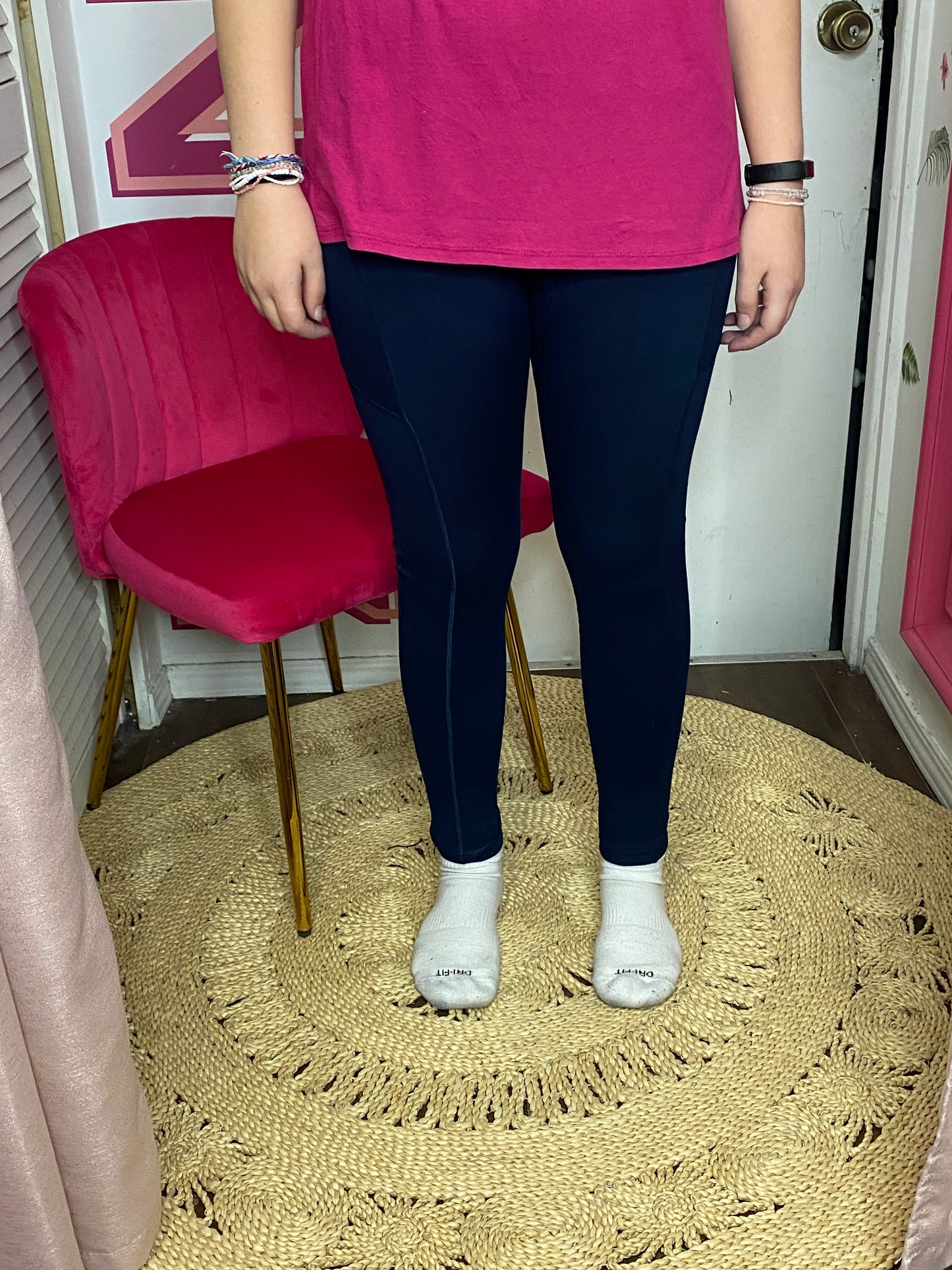 FINAL SALE Athletic Solid-Colored Leggings with Pockets | Comfortable & Functional Activewear (3 Colors)