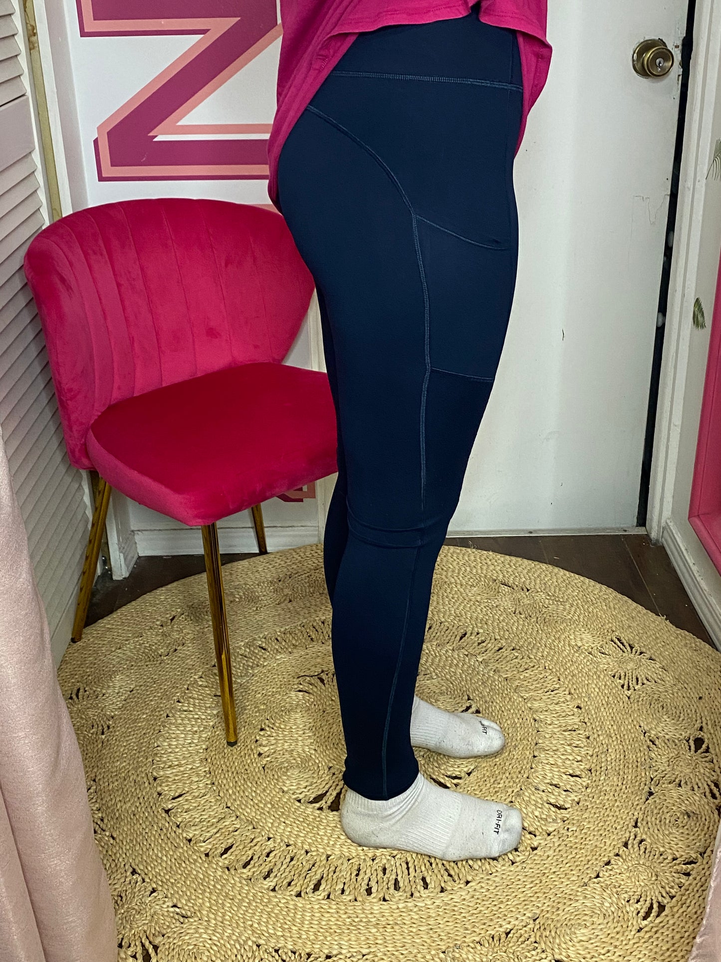 FINAL SALE Athletic Solid-Colored Leggings with Pockets | Comfortable & Functional Activewear (3 Colors)