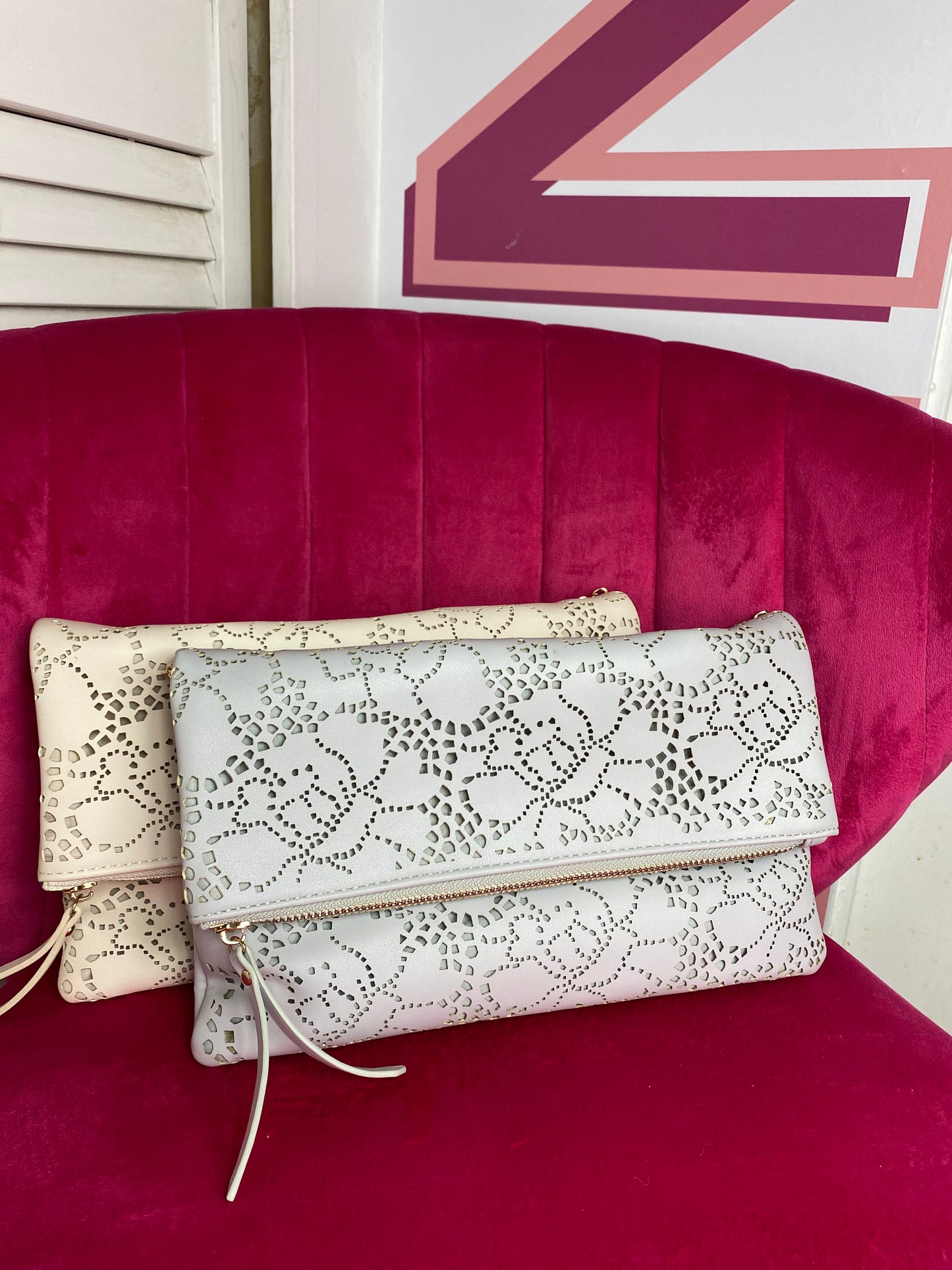 Bolso lateral tipo cartera con medallón de lujo (2 colores)