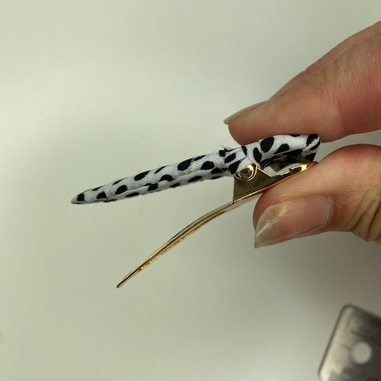 Pasador para el cabello Betty de tela con lunares
