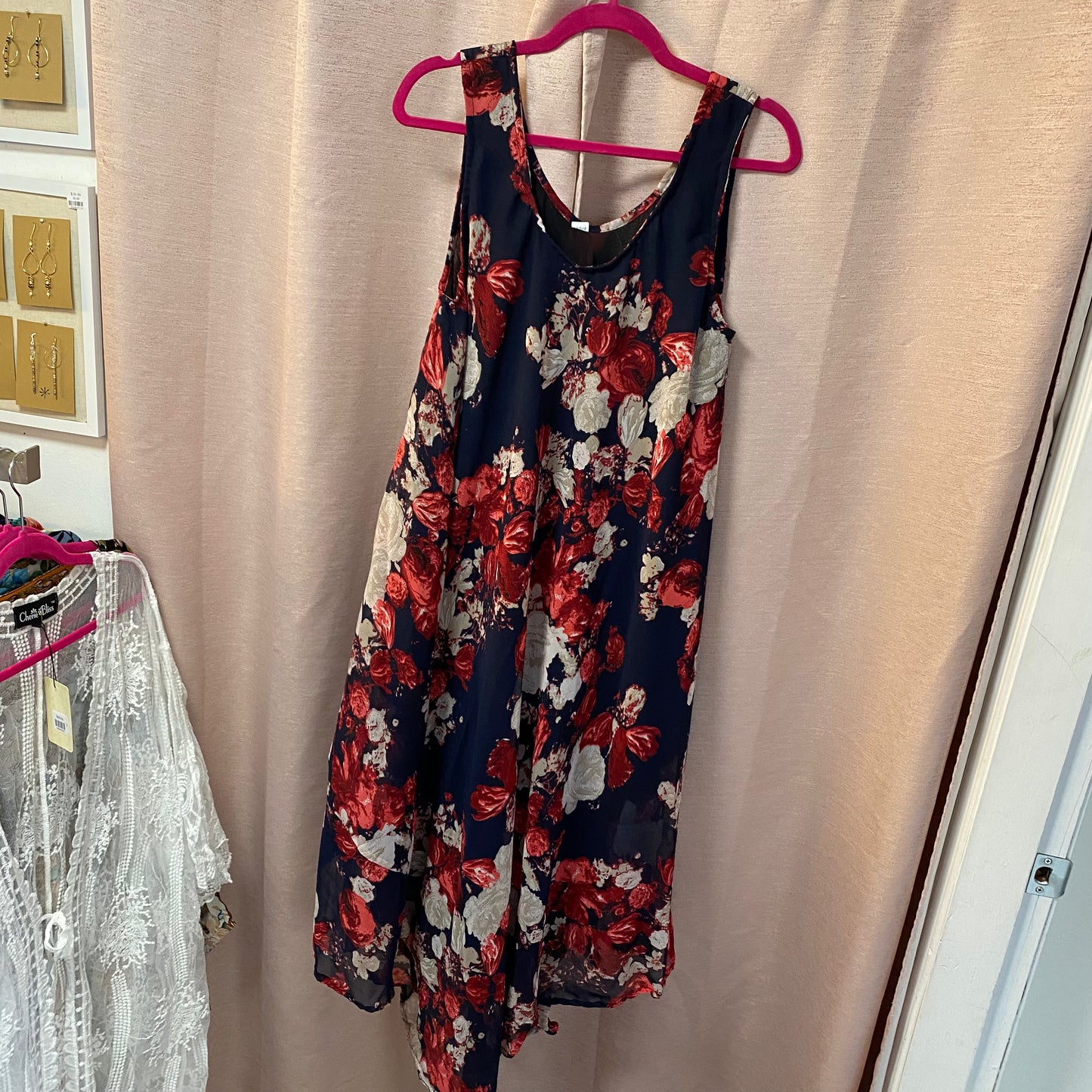 Robe à fleurs rouge marine