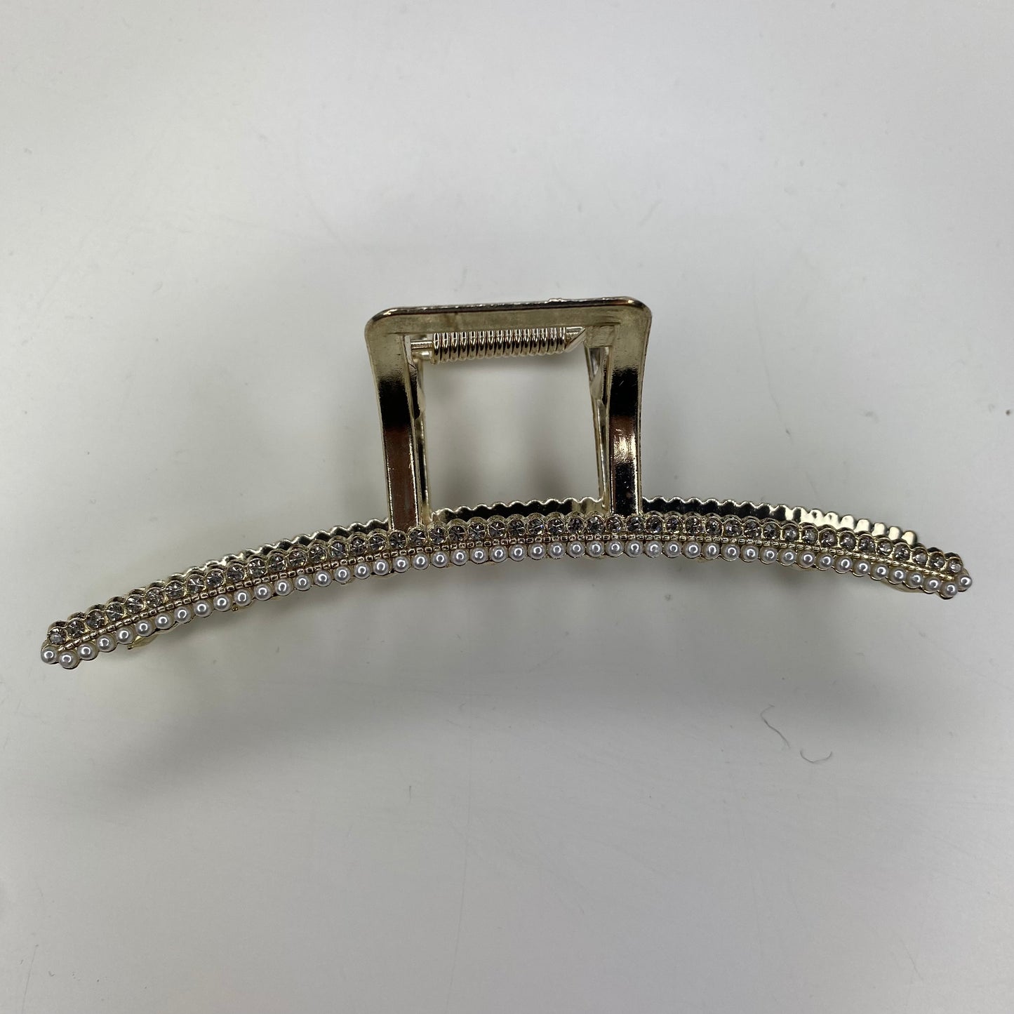 Griffe à cheveux carrée en métal doré avec perles et strass