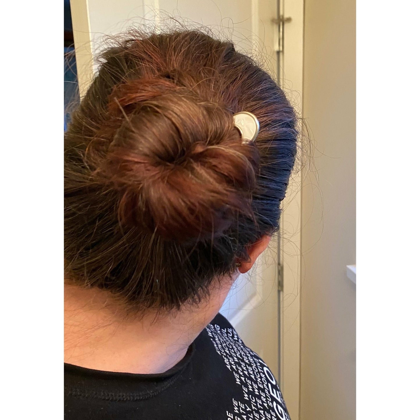 Élégante épingle à cheveux en perles de 4 pouces pour chignon décoiffé – Accents en émail ondulé et lunaire en blanc, bleu, rose