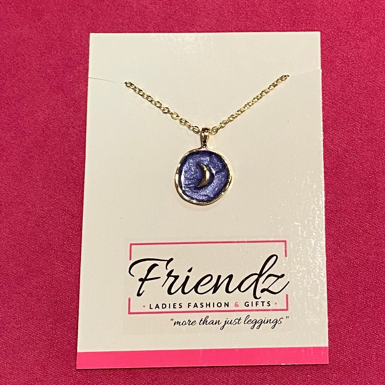 Collar con colgante de luna