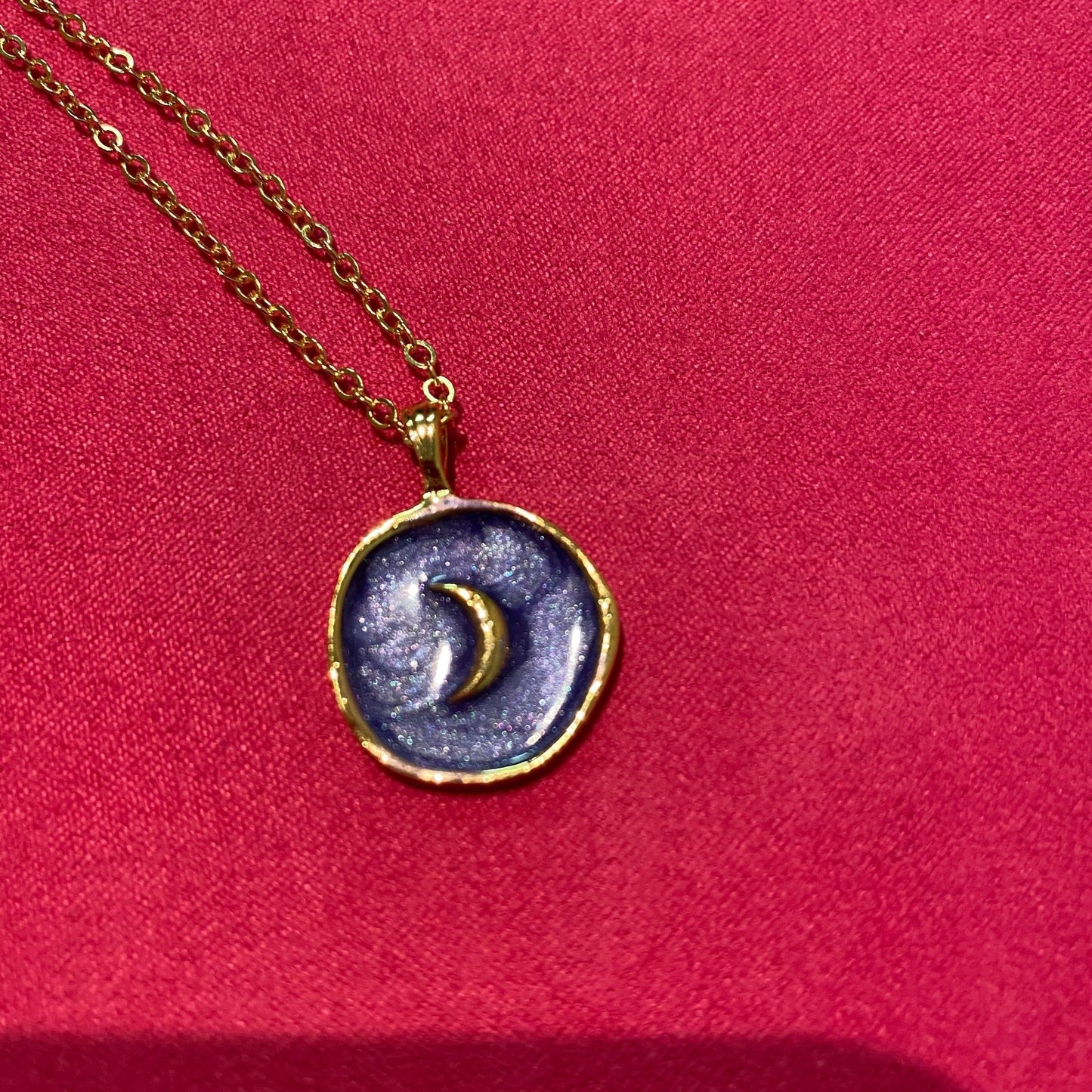Collar con colgante de luna