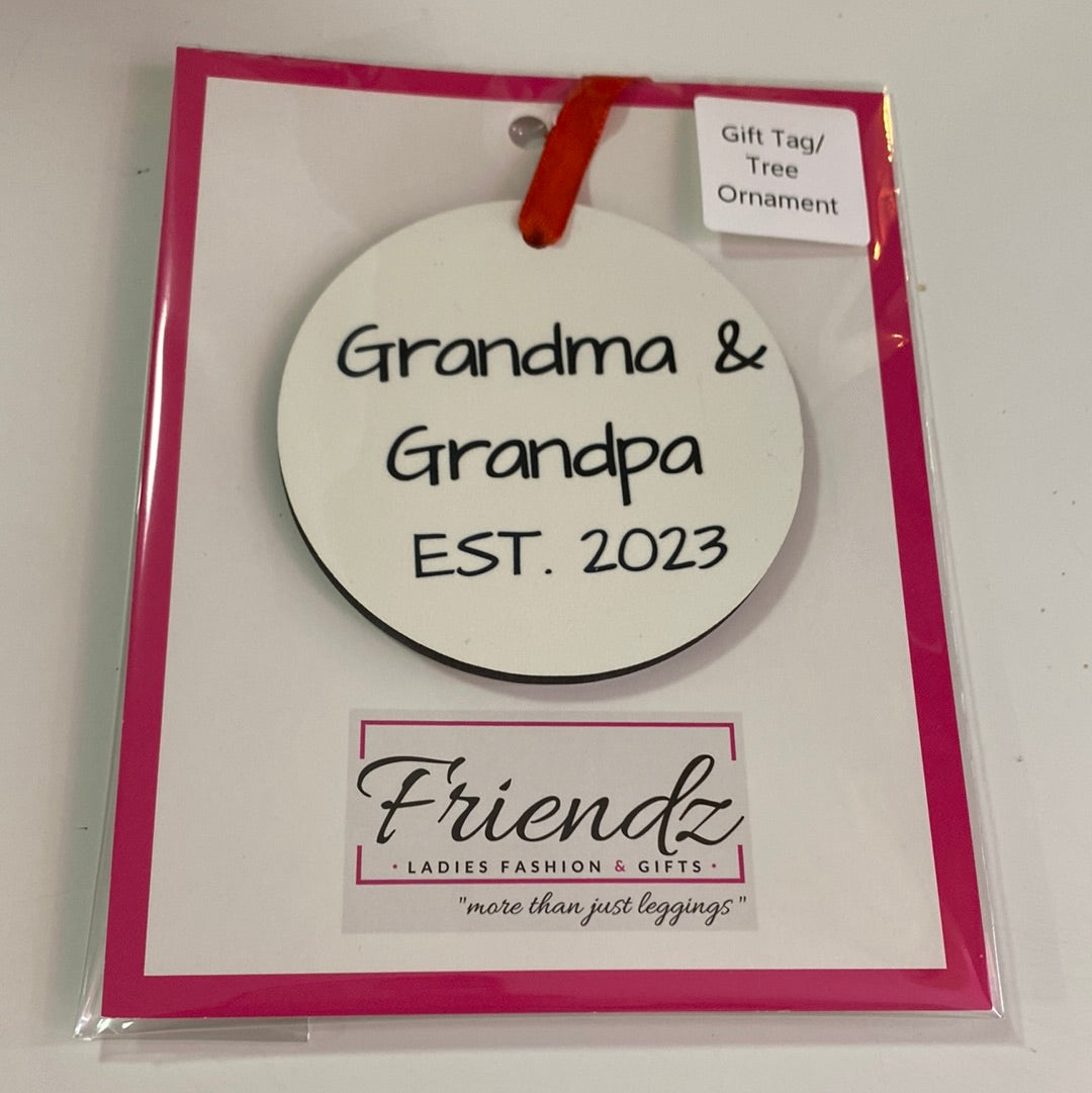Grand-mère et grand-père Est. 2023 Arbre Cintre/Étiquette Cadeau