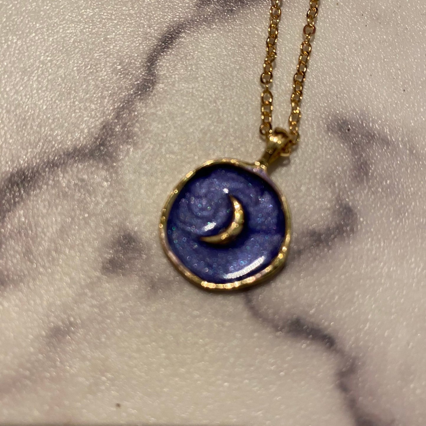 Collar con colgante de luna