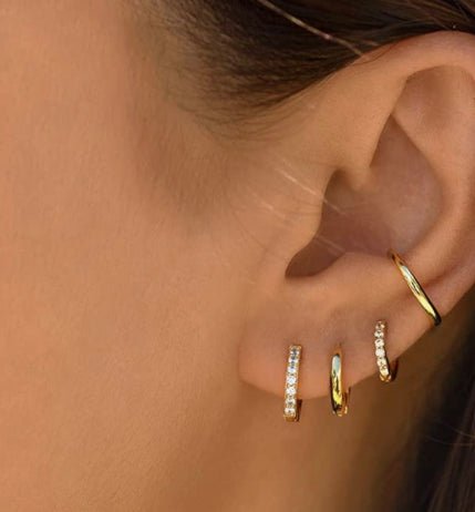 Boucles d’oreilles Huggie Smooth ou Strass 8, 10, 12mm Options