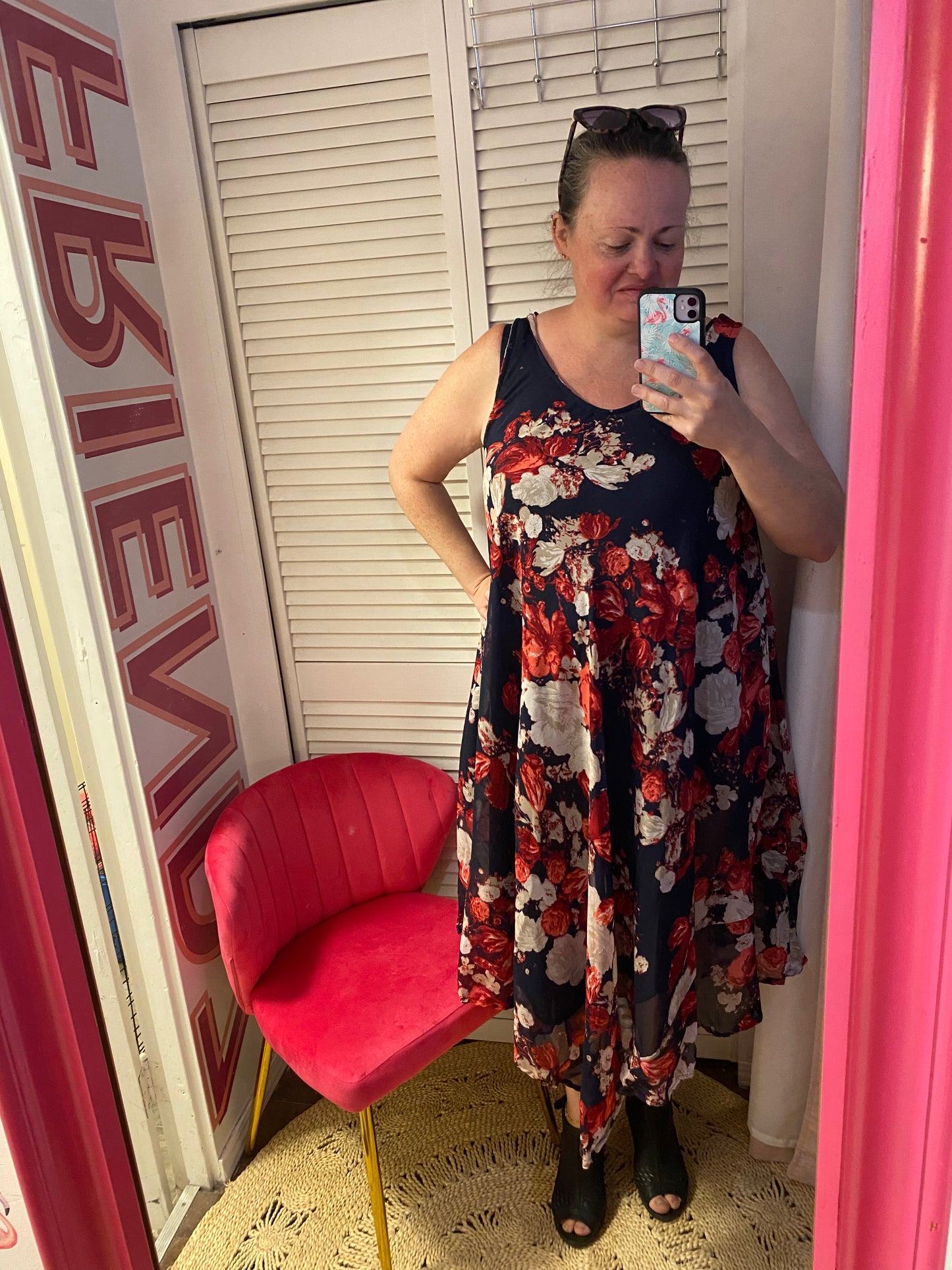 Robe à fleurs rouge marine