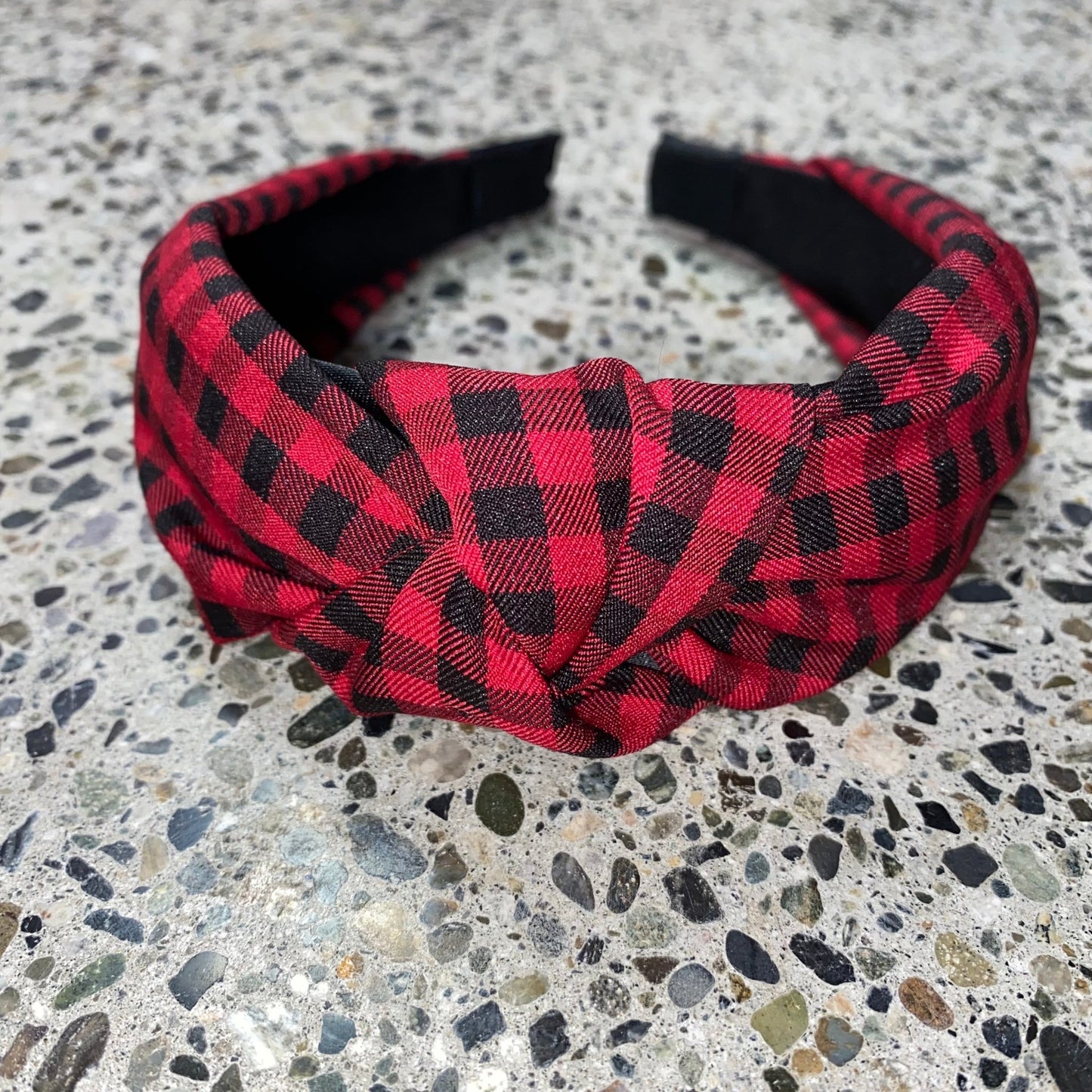 Diadema para el pelo con nudo a cuadros rojos