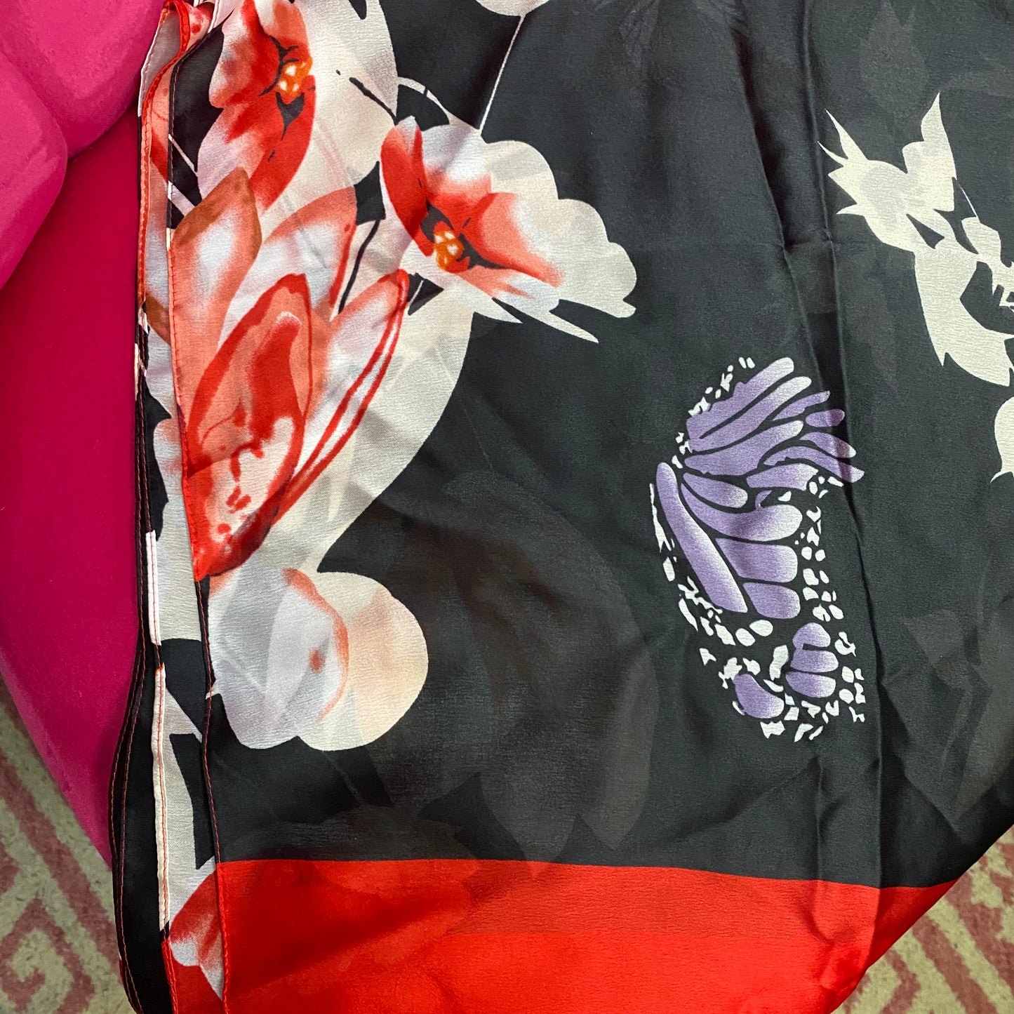 Bufanda/chal de seda floral rojo mega mariposa
