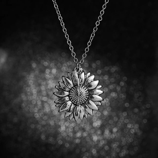 Collar con medallón grabado "Eres mi sol"