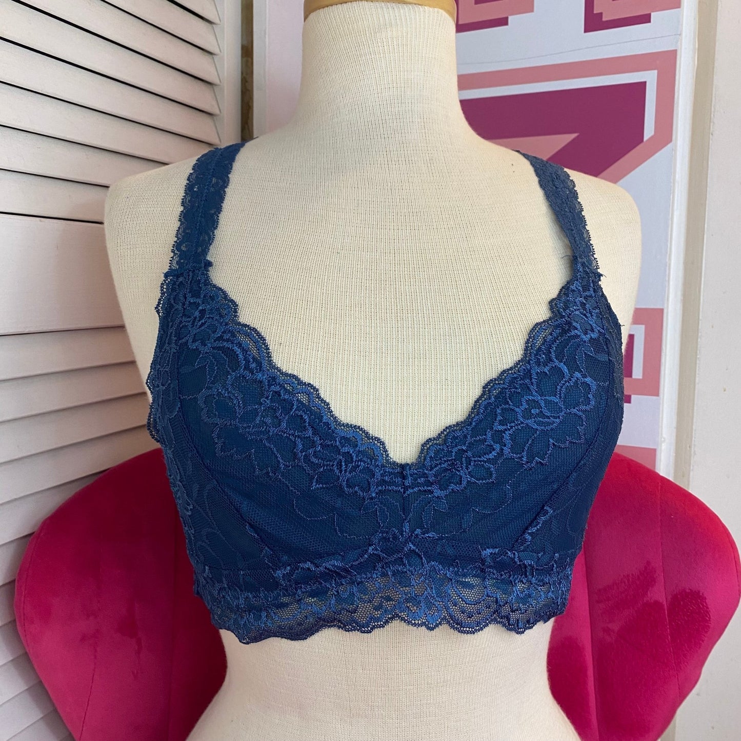 Brassière en dentelle bleu marine