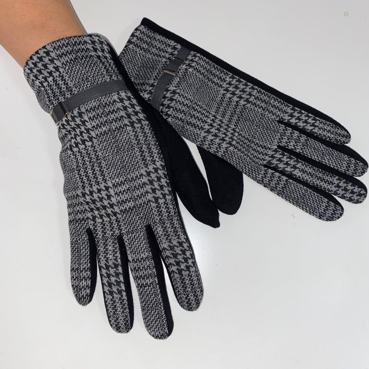 Houndstooth Gray Gloves with Text Tips