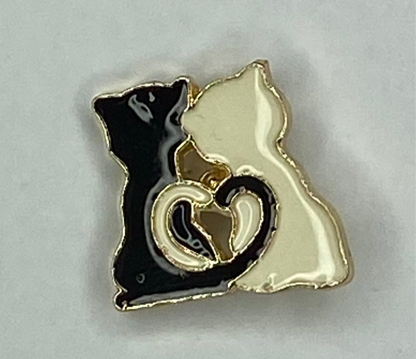 Pin de esmalte de colas de corazón de gato