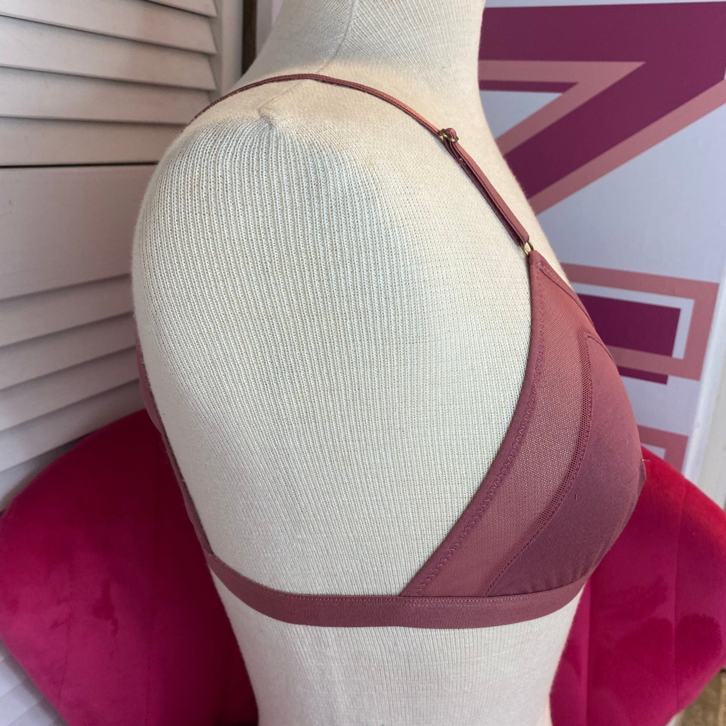 Brassière en jersey résille rouge à lèvres