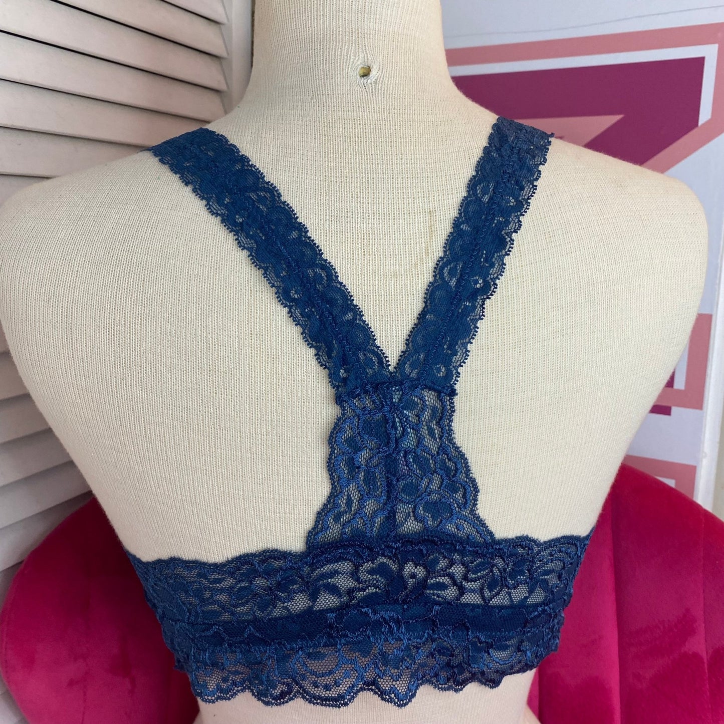 Brassière en dentelle bleu marine