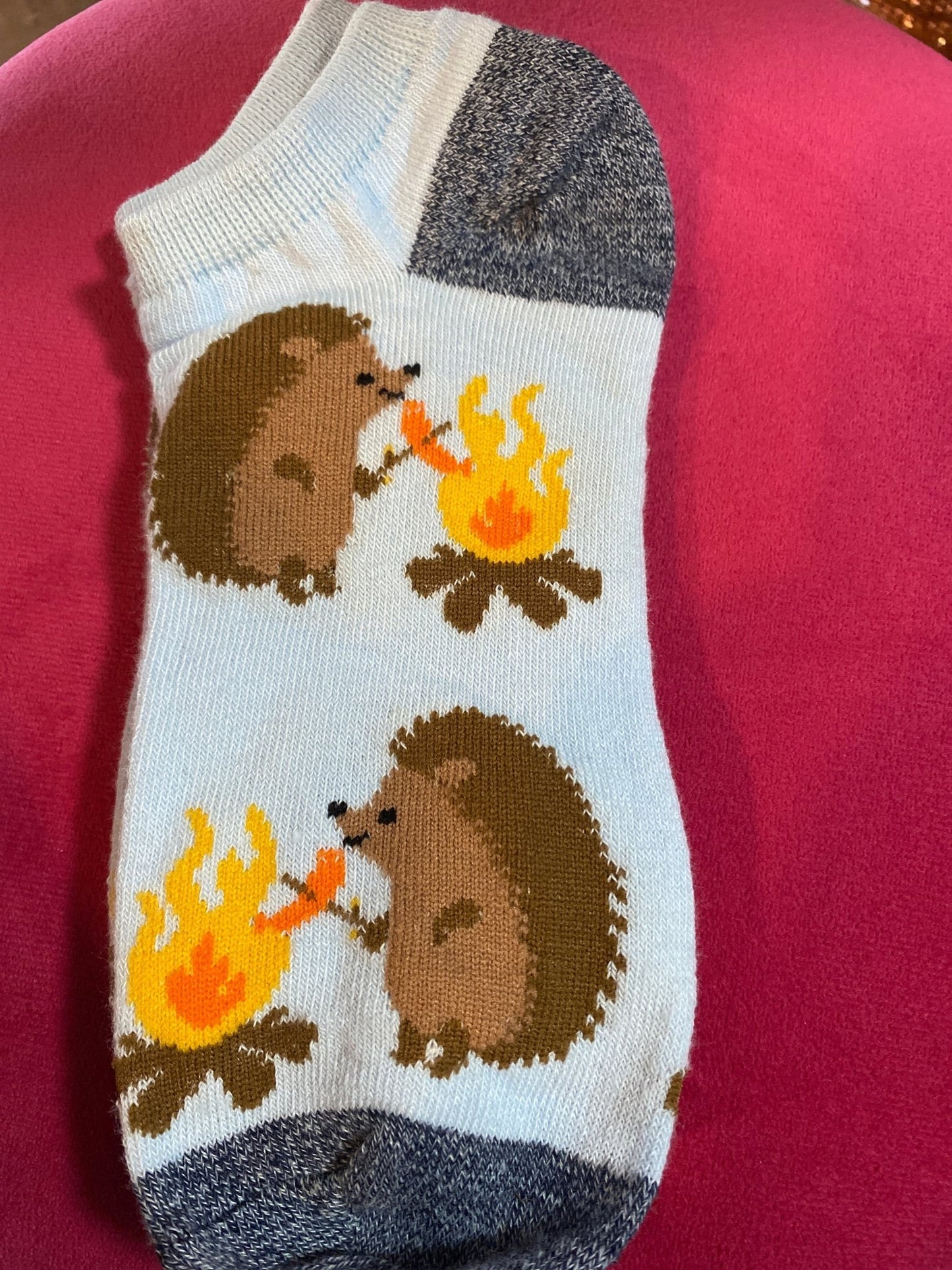 Chaussettes montantes en forme de hérisson et de feu de camp