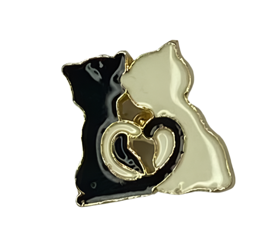 Pin de esmalte de colas de corazón de gato