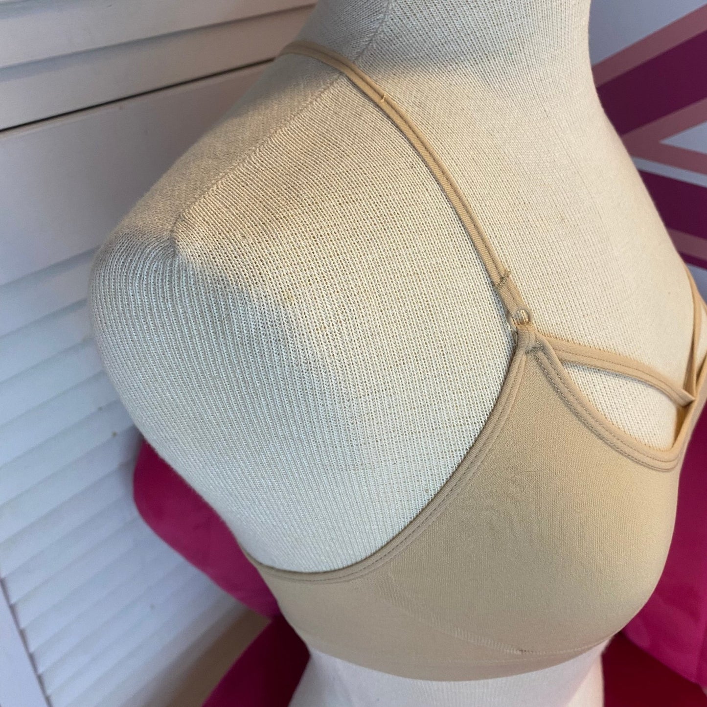 Brassière beige à entrecroisement croisé