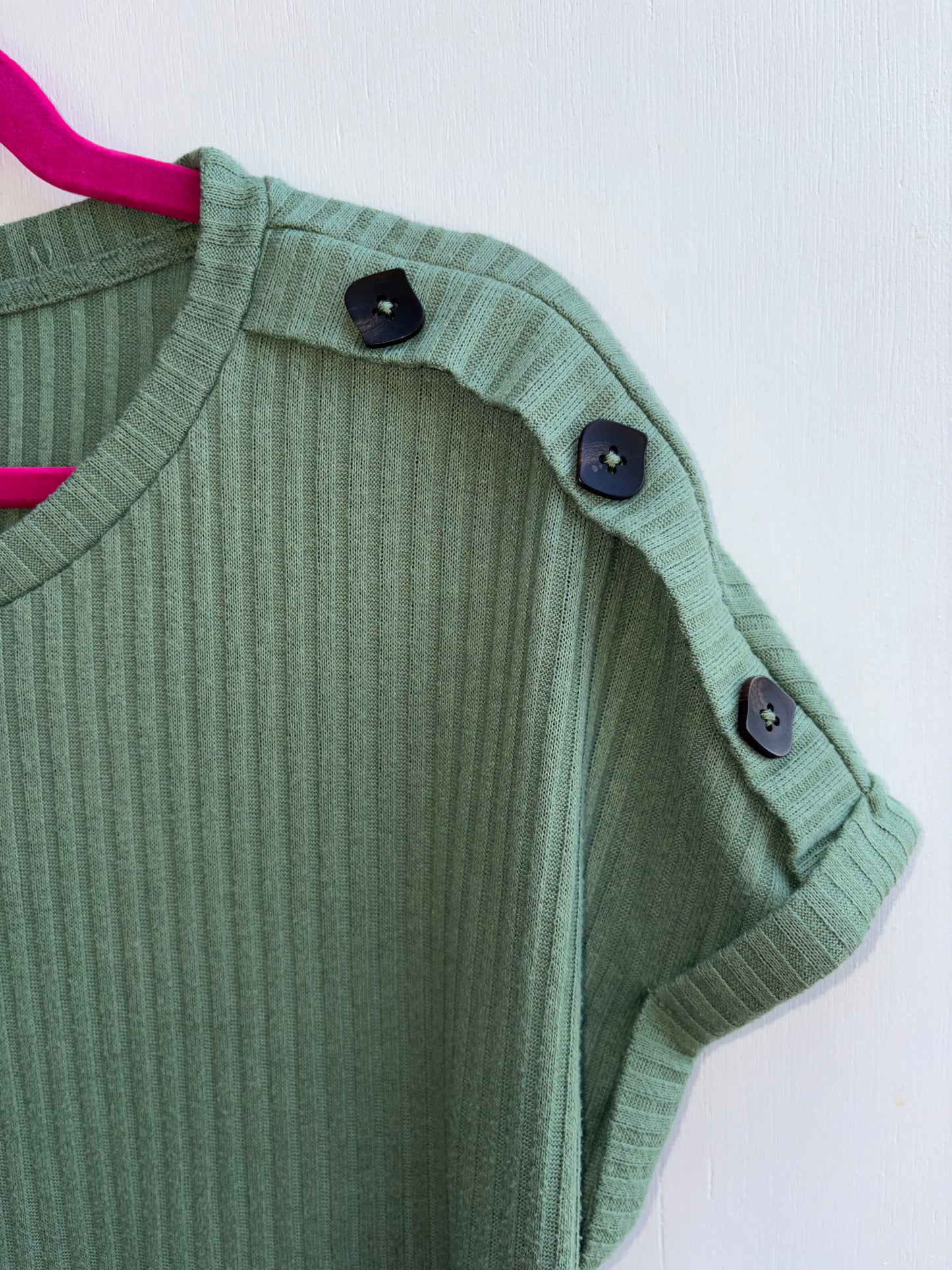 Max Green Button Accent Top XL 1041