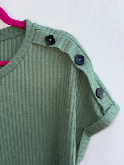 Max Green Button Accent Top XL 1041