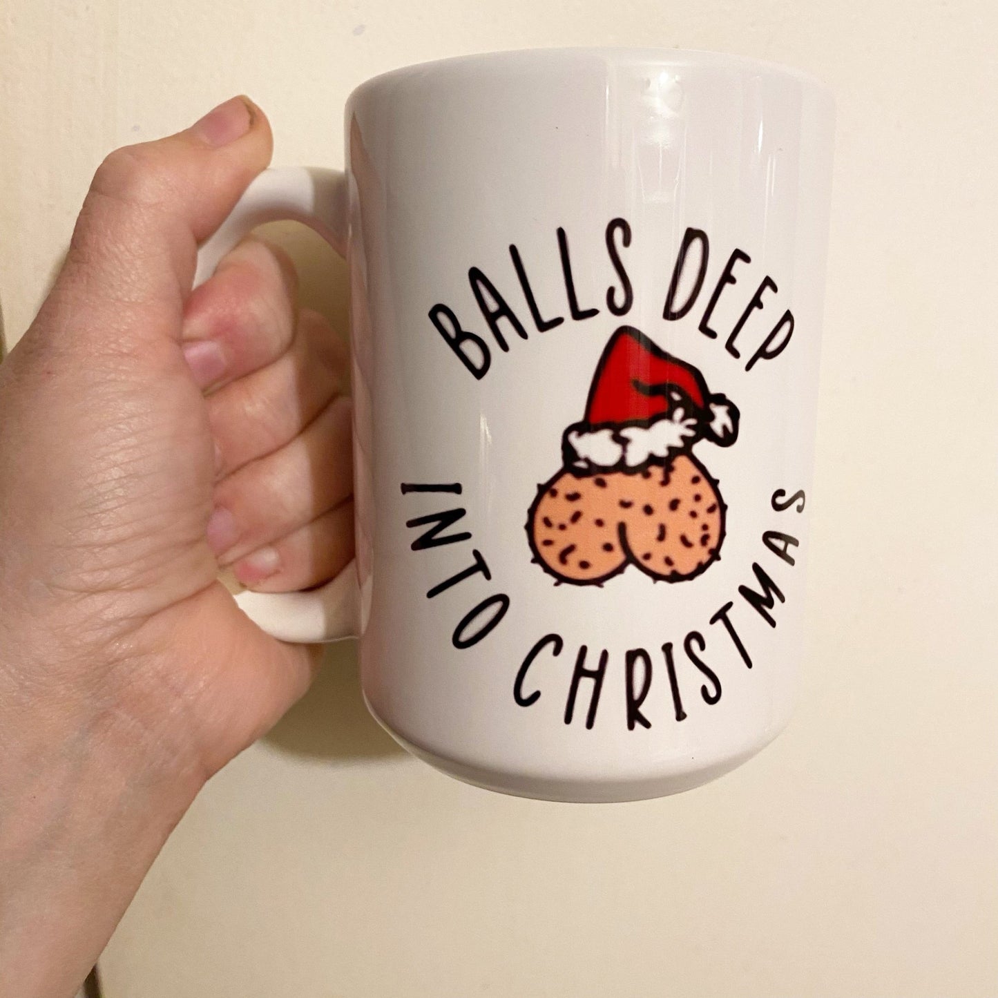 Tasse à emporter le lendemain avec inscription « Balls Deep into Christmas »