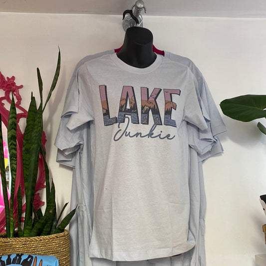 T-shirt Lake Junkie