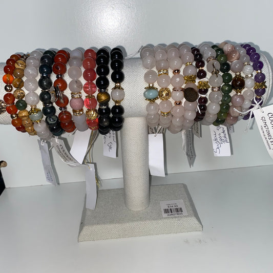 Bracelets en pierres précieuses semi-précieuses fabriqués à la main localement